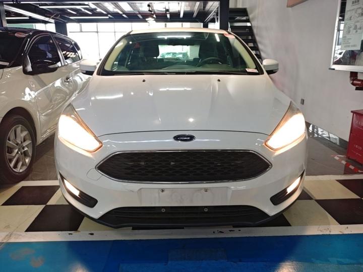 Focus 2015 Hatchback 1.6L AT Comfort photo 2