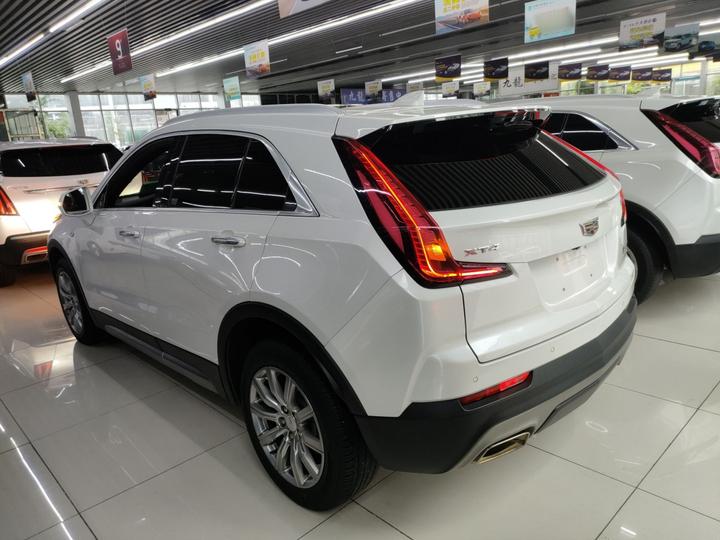 XT4 2018 28T RWD Leading photo 4