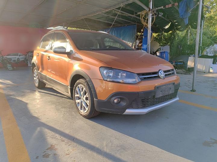 2016 1.6L Cross Polo AT photo 3