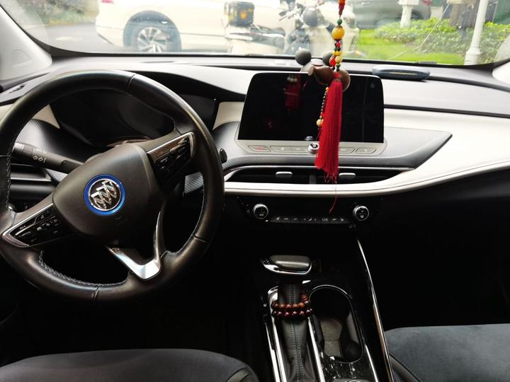 6 2020 PHEV photo 5