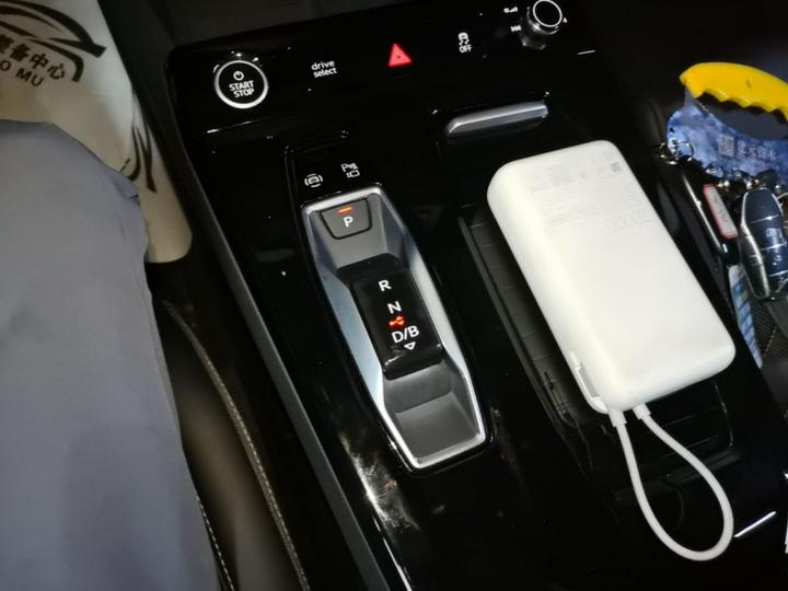 Q6L e-tron 2026 Pilot photo 5