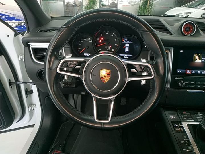 2017 Macan 2.0T photo 6