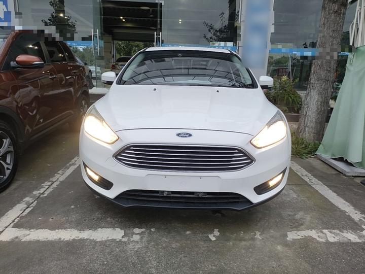 Focus 2020 Hatchback Classic 1.5L AT photo 2