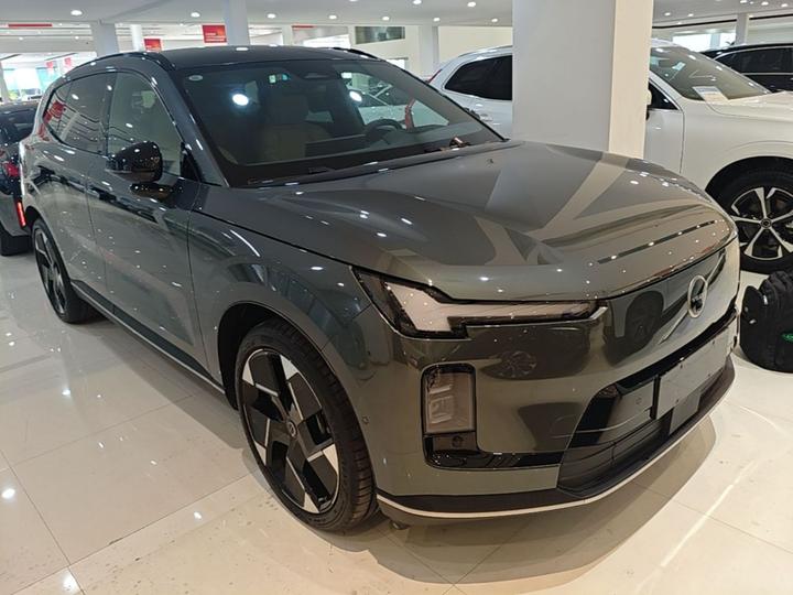 XC70 Hybrid 2026 AWD Extended Range Ultra photo 3