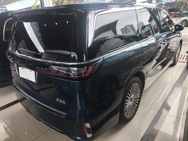 Voyah Dreamer 2025 PHEV AWD Premium photo 4