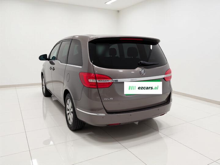 GL8 2015 2.4L Luxury Business Exclusive photo 4