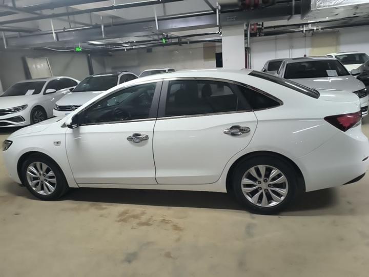 Excelle 2021 Facelift Classic 1.5L AT Elite photo 4