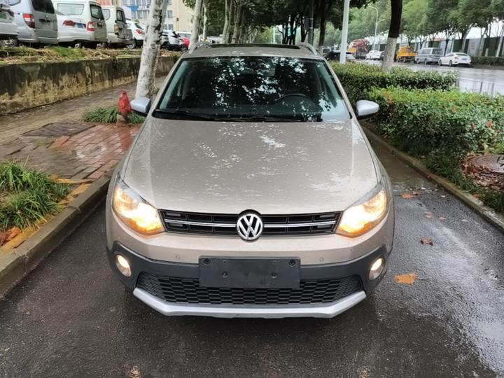 2014 1.6L Cross Polo AT photo 2