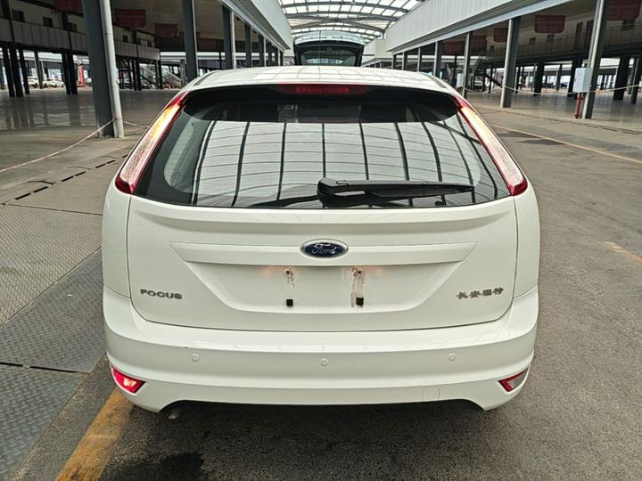 Focus 2013 Hatchback Classic 1.8L AT Anniversary Edition photo 5
