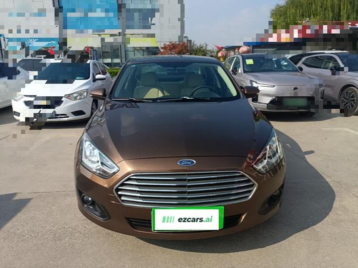 Escort 2015 1.5L AT Comfort photo 2