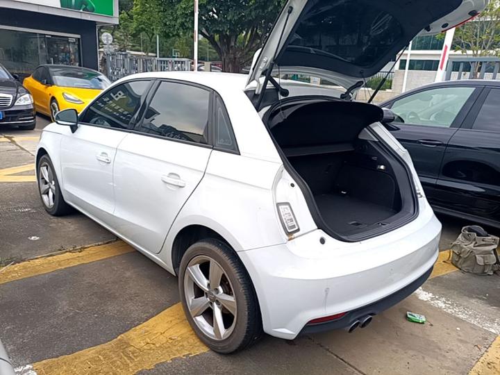 A1 2016 30 TFSI Sportback Design photo 4