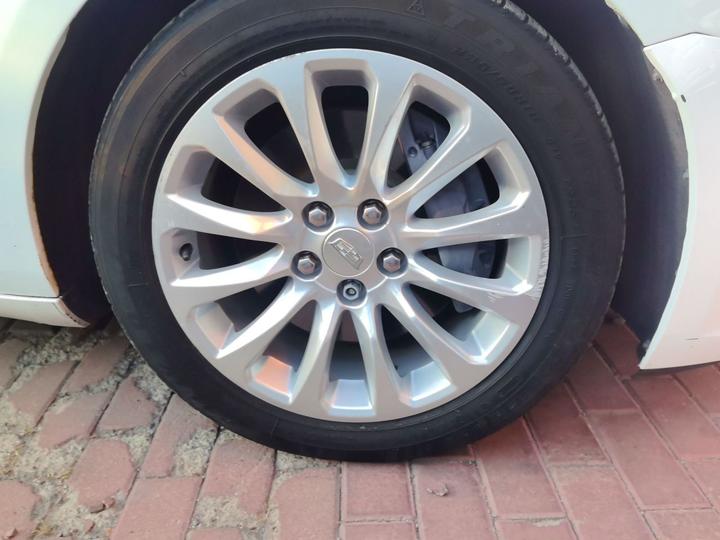 XTS 2018 28T Tech photo 8