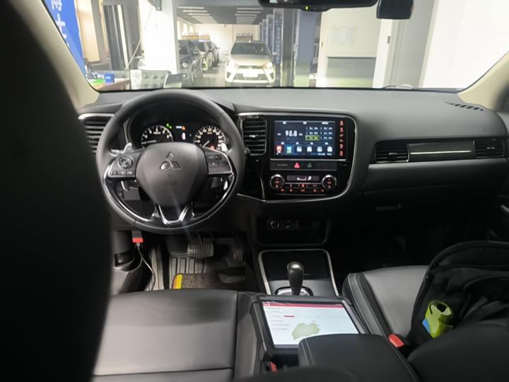 Outlander 2019 2.4L AWD Enjoy 5-Seater China VI photo 5