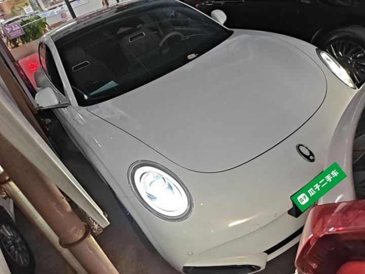 2022 555km Premium photo 3
