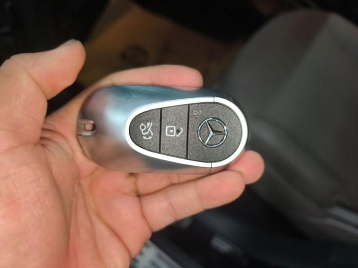 EQE SUV 2024 500 4MATIC Luxury photo 8