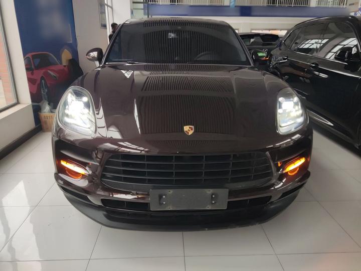 2018 Macan 2.0T photo 2