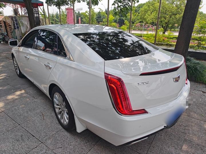XTS 2018 28T Tech photo 4