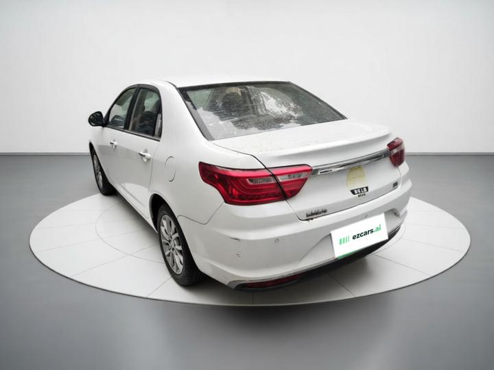Vision 2018 1.5L AT photo 4
