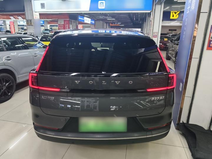 XC70 Hybrid 2026 RWD Long Range Core photo 2