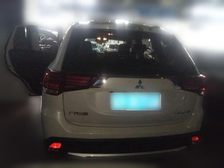 Outlander 2016 2.4L AWD Luxury 7-Seater photo 4