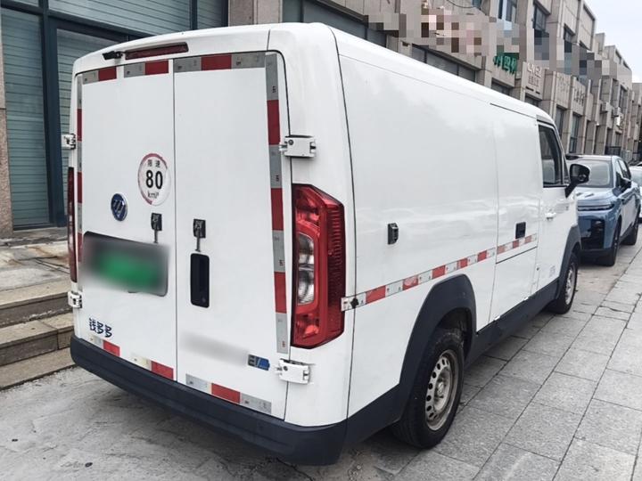 2024 Van 2-Seater 41.86kWh photo 4