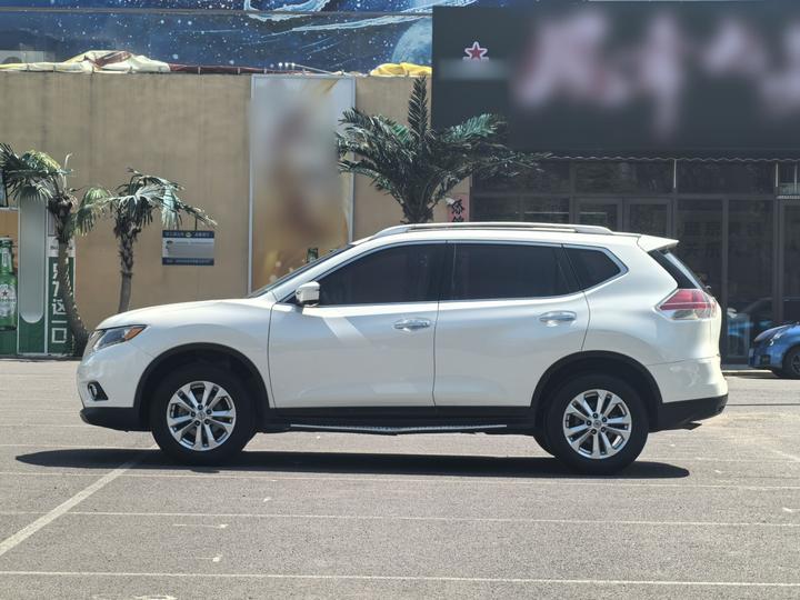 X-Trail 2014 2.0L CVT Comfort 2WD photo 3