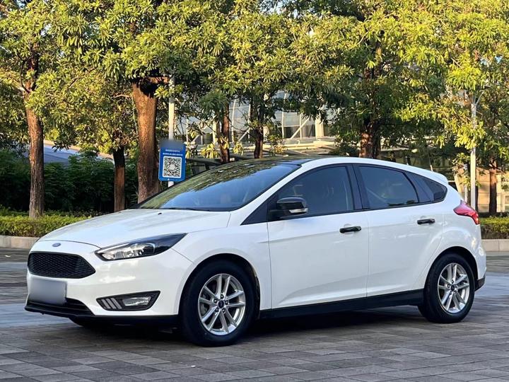 Focus 2018 Hatchback Classic 1.6L AT Fashion