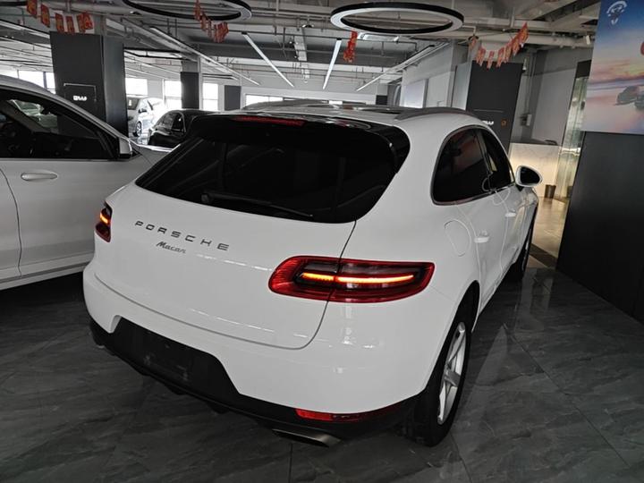 2017 Macan 2.0T photo 4