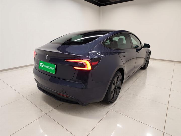 Model 3 2023 RWD photo 4