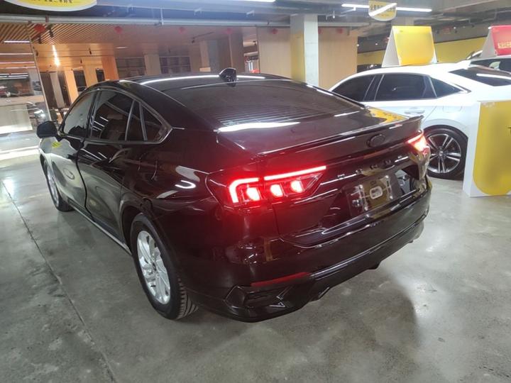 Mondeo 2023 EcoBoost 180 photo 4