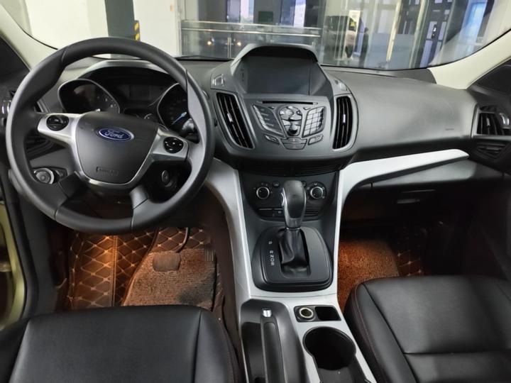 Kuga 2013 1.6L GTDi RWD Comfort photo 6