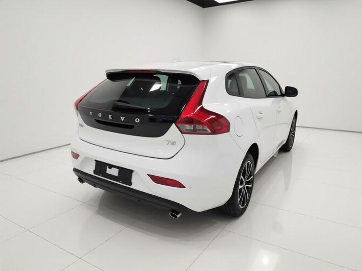 V40 2017 T3 photo 4