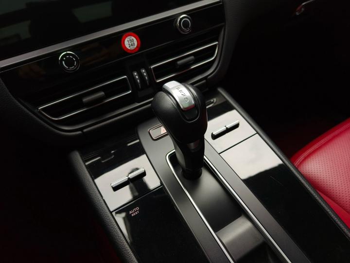 2022 Macan 2.0T photo 5
