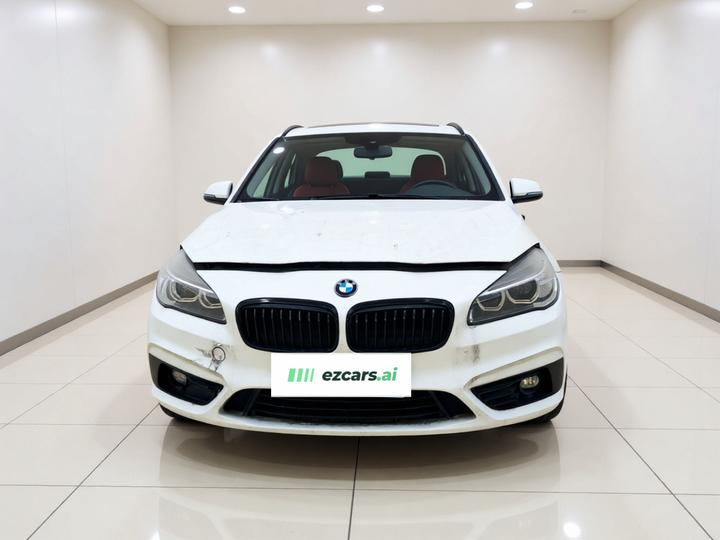 2 Series Wagon 2016 218i Sport Design Package photo 2