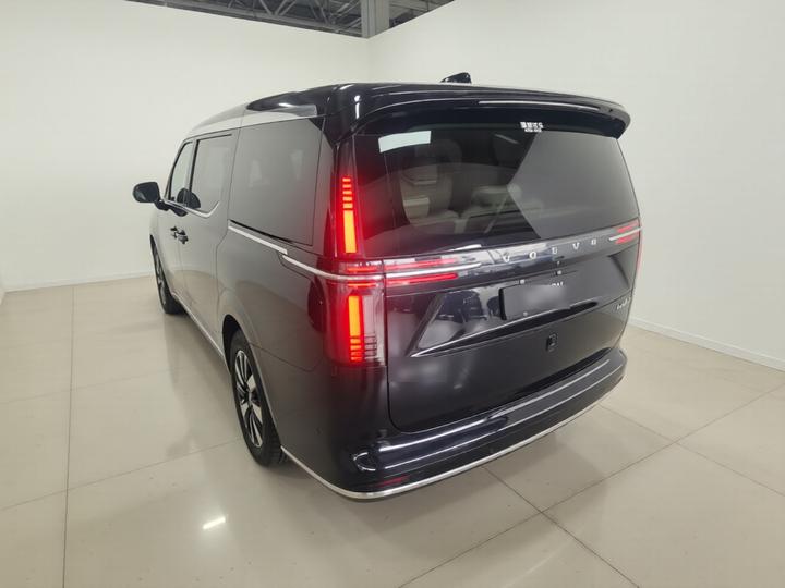 EM90 2025 Ultra 6-Seater photo 4