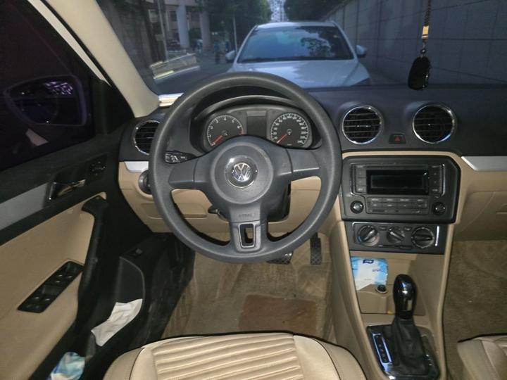 2015 1.6L AT Comfort photo 3