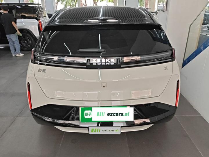 X 2023 RWD YOU 4-Seater photo 5