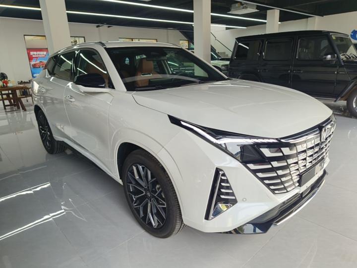 UNI-Z 2025 1.5T Premium photo 3