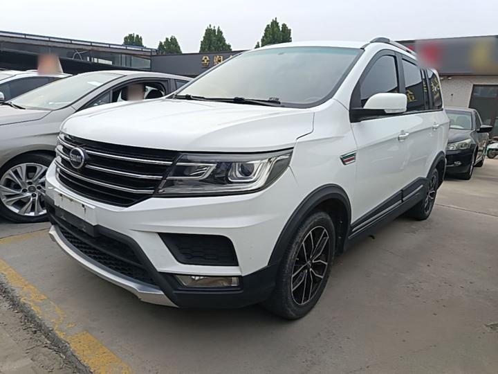 SWM X3 2020 1.5L MT Value 7-Seater