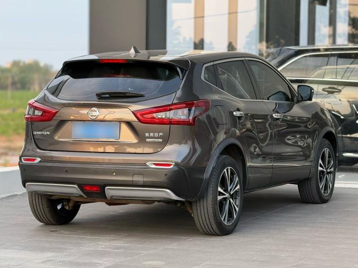 Qashqai 2019 2.0L CVT Luxury photo 2