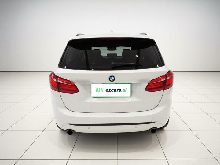 2 Series Wagon 2016 218i Sport Design Package photo 5