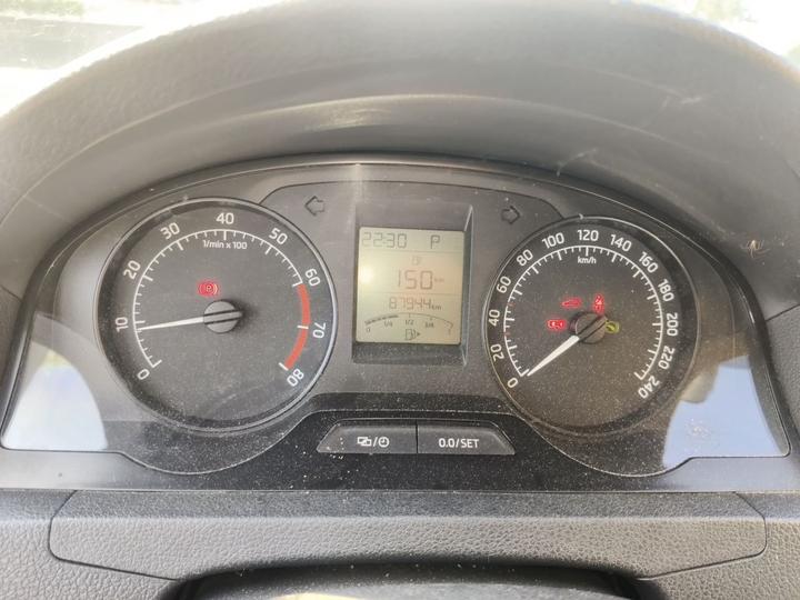 Rapid 2015 1.6L AT photo 8