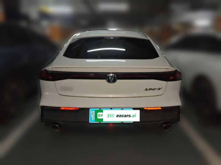 UNI-V 2022 1.5T Premium photo 5