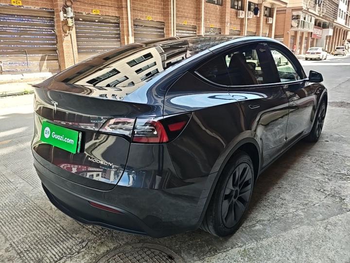 Model Y 2024 RWD photo 4