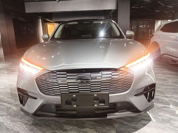 2021 RWD Standard Range photo 2
