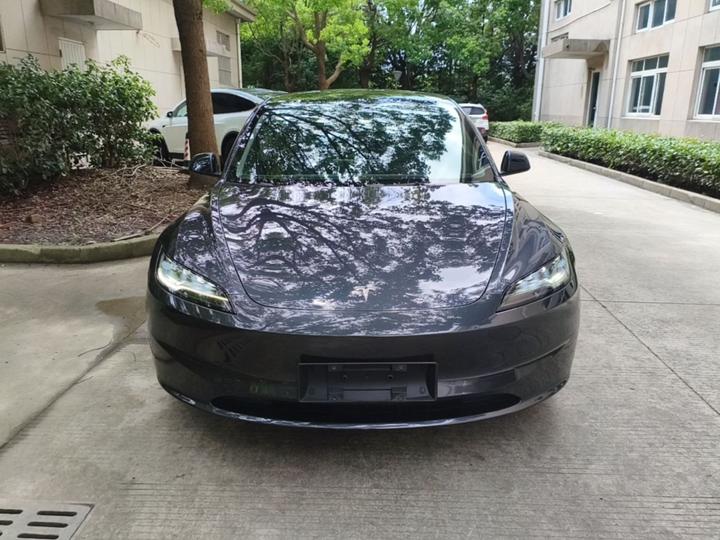 Model 3 2023 RWD photo 2