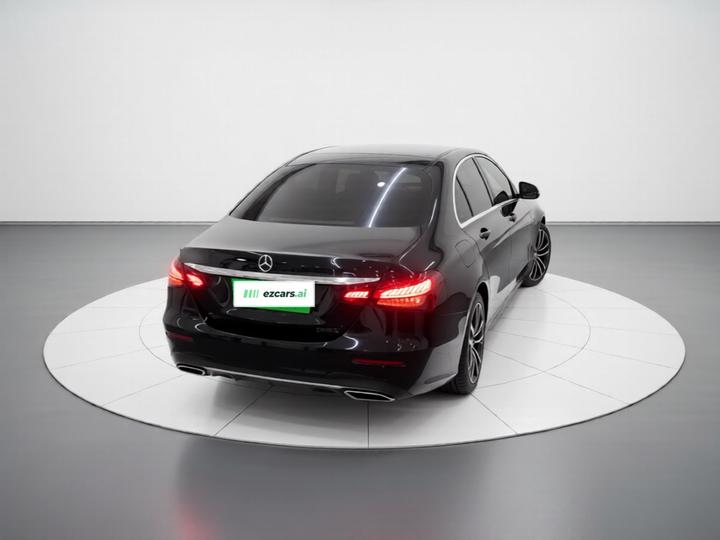 E-Class 2021 E 300 L Sport Luxury photo 5