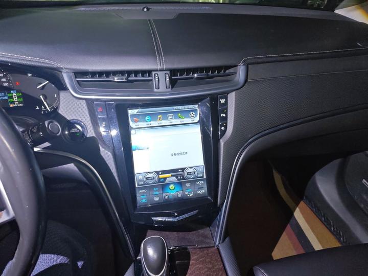 XTS 2018 28T Tech photo 5
