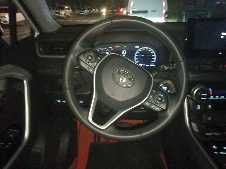RAV4 2024 2.0L CVT RWD Plus photo 8