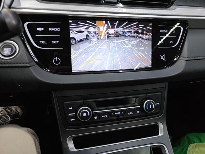 Emgrand 2020 1.5L CVT Luxury photo 8